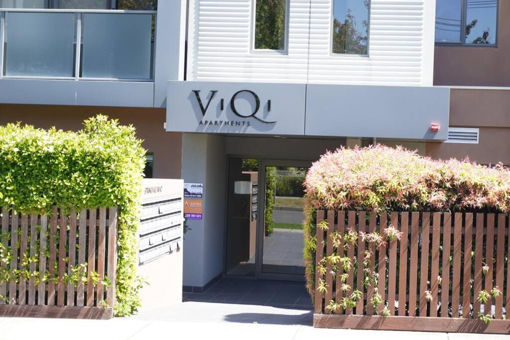 Viqi Two Bedroom Apartment Front Of Century Walk Including Premium Netflix & Prime Amazon With 75 Inch Tv Glen Waverley Exteriör bild